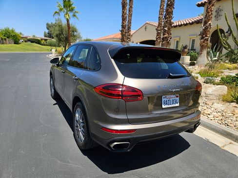 Used 2016 Porsche Cayenne AWD/4WD image 4