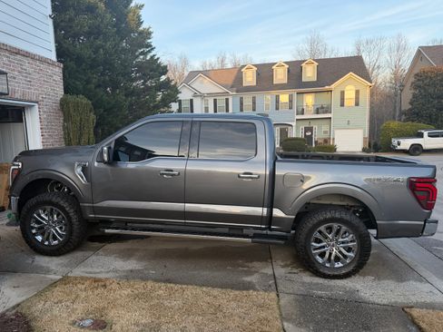 Used 2025 Ford F150 Lariat w/ Equipment Group 501A Mid image 8