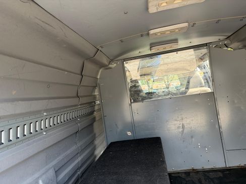 Used 2016 Chevrolet Express 2500 Extended image 24