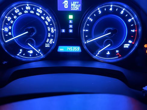 Used 2012 Lexus IS 250 w/ F-Sport Pkg w/Summer Tires image 8