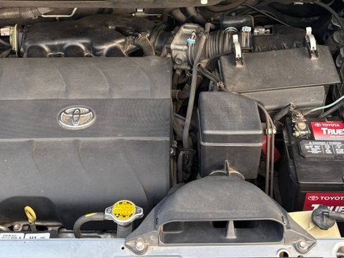 Used 2013 Toyota Sienna SE image 8