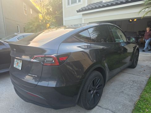 Used 2024 Tesla Model Y Long Range image 6