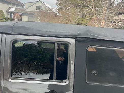 Used 2016 Jeep Wrangler Unlimited Sahara w/ Connectivity Group image 14