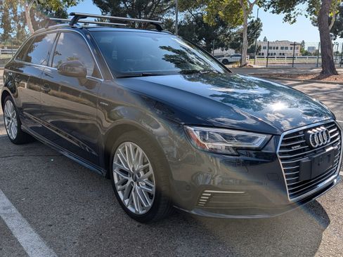 Used 2018 Audi A3 e-tron Premium Plus w/ Technology Package FWD image 4