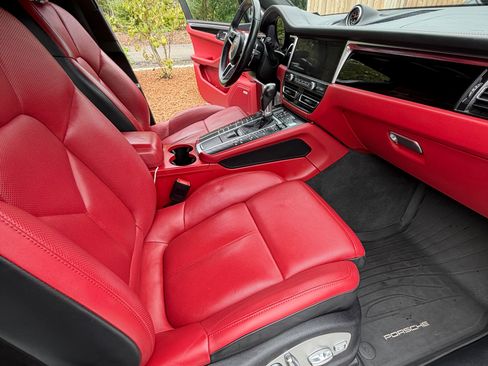 Used 2020 Porsche Macan AWD/4WD image 13