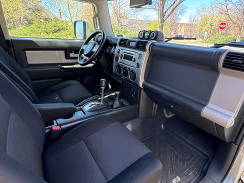 Used 2012 Toyota FJ Cruiser 4WD w/ Upgrade Pkg image 16