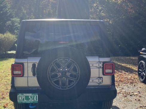 Used 2024 Jeep Wrangler Unlimited Sport image 5