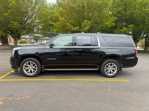 Used 2020 GMC Yukon XL SLT AWD/4WD image 5
