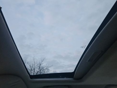 Used 2006 Lincoln Town Car Signature Limited image 18