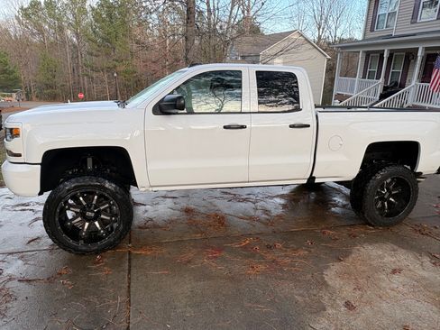 Used 2019 Chevrolet Silverado 1500 Custom w/ LPO, Essentials Package RWD image 4