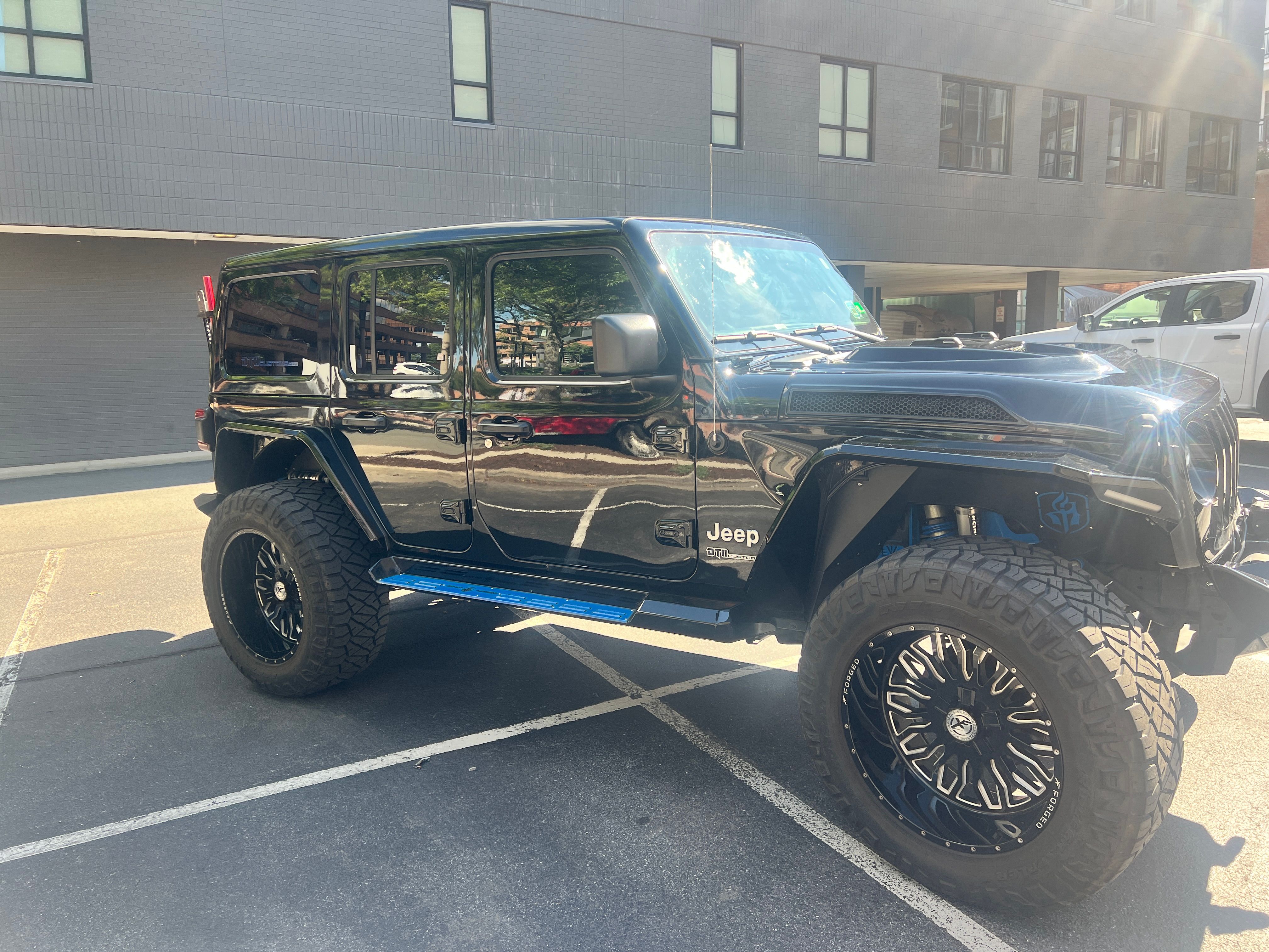 Used 2021 Jeep Wrangler Unlimited Sport w/ Sun And Sound Package AWD/4WD image 8