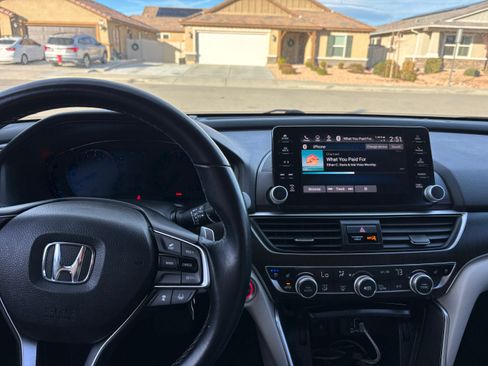 Used 2018 Honda Accord Touring image 9