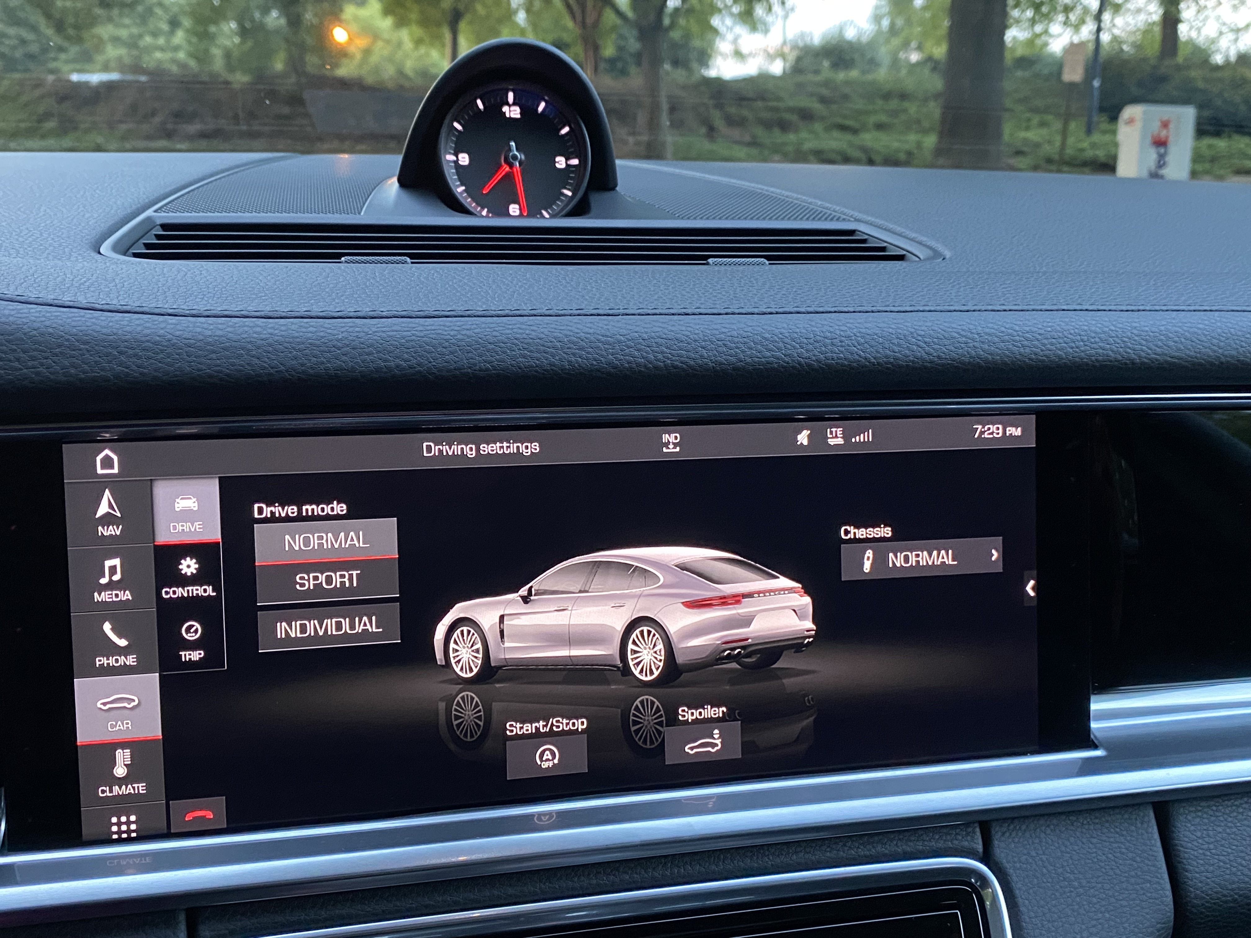 Used 2020 Porsche Panamera image 23