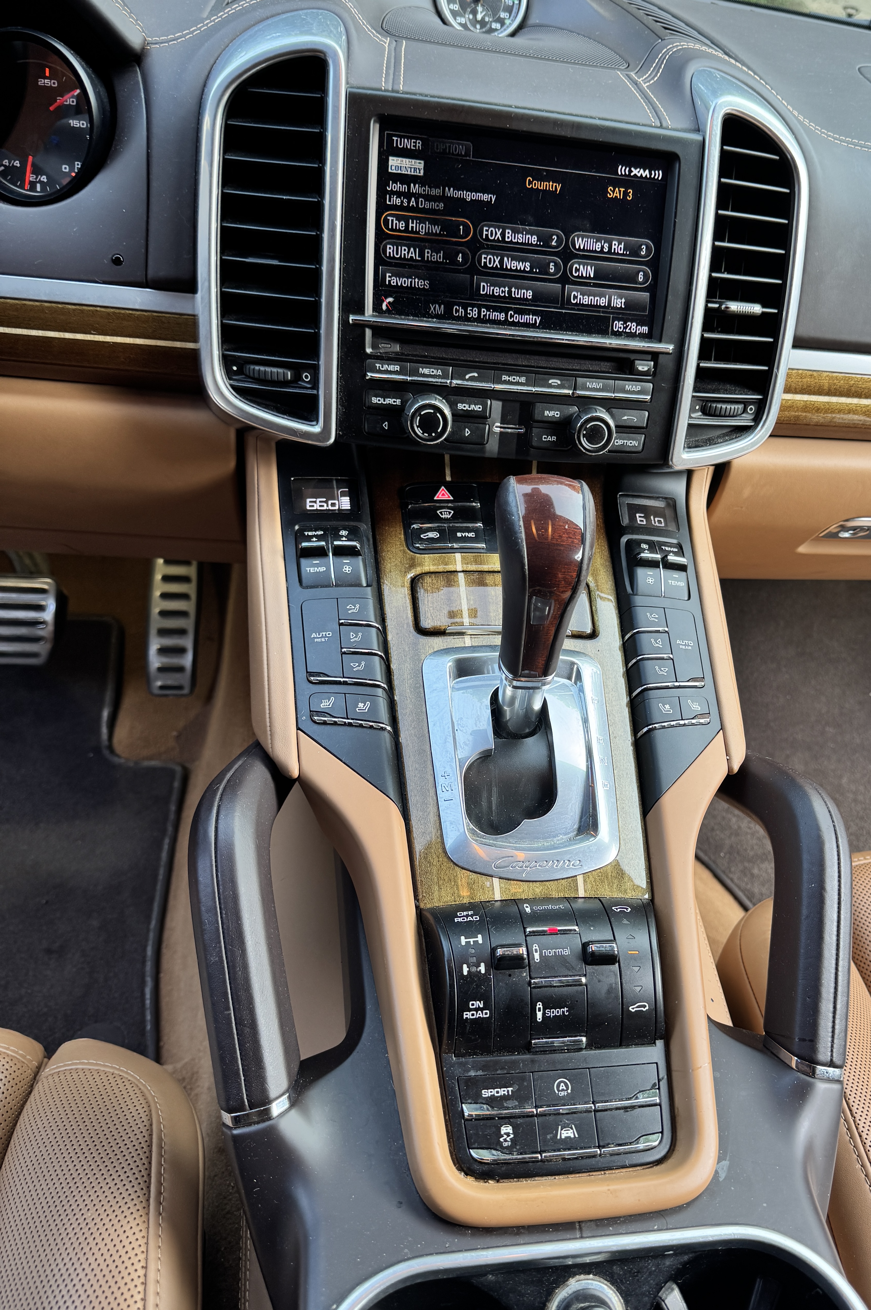 Used 2014 Porsche Cayenne Turbo S AWD/4WD image 13