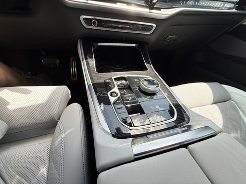 Used 2025 BMW X5 sDrive40i w/ Executive Package image 19