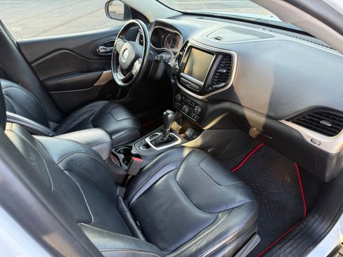Used 2017 Jeep Cherokee High Altitude FWD image 15