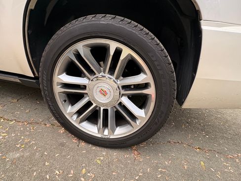 Used 2013 Cadillac Escalade Premium AWD/4WD image 11