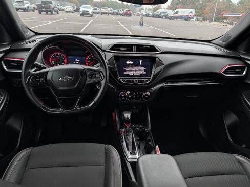 Used 2021 Chevrolet TrailBlazer RS w/ Technology Package image 6