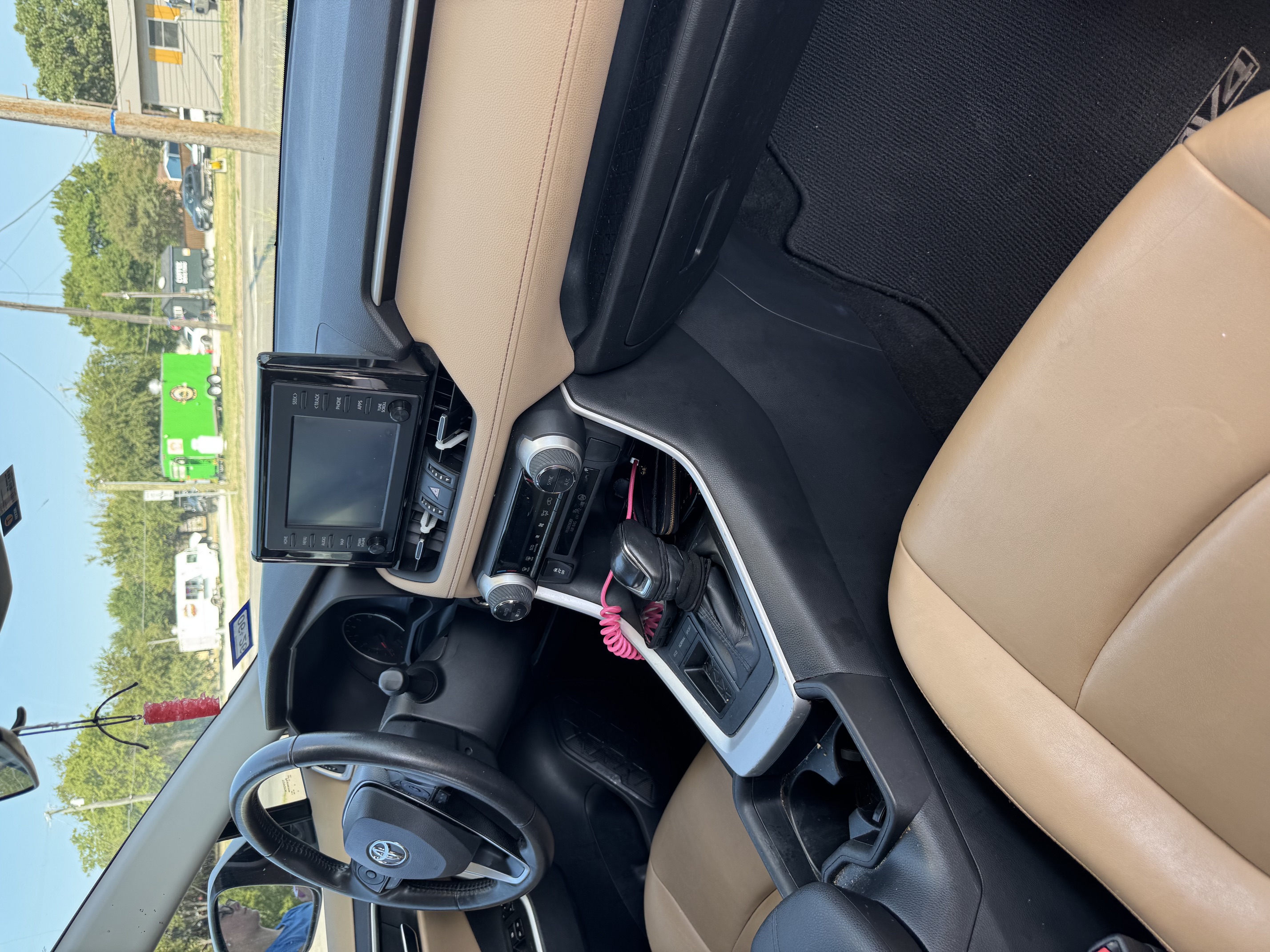 Used 2019 Toyota RAV4 XLE Premium FWD image 4