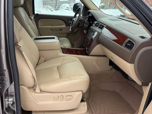 Used 2013 Chevrolet Suburban LTZ image 11