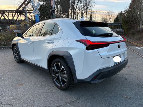 Used 2019 Lexus UX 200 w/ Premium Package image 4