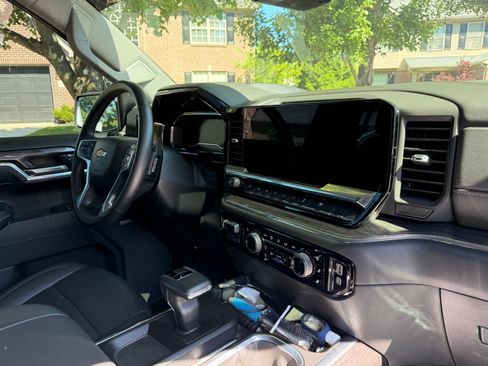 Used 2024 Chevrolet Silverado 1500 LTZ w/ Technology Package AWD/4WD image 9