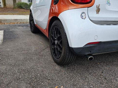 Used 2016 smart fortwo passion image 26