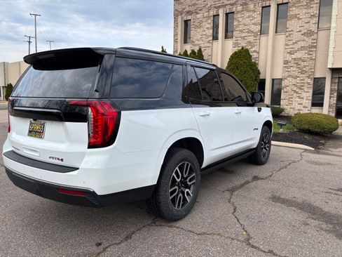Used 2024 GMC Yukon AT4 w/ AT4 Premium Package AWD/4WD image 4