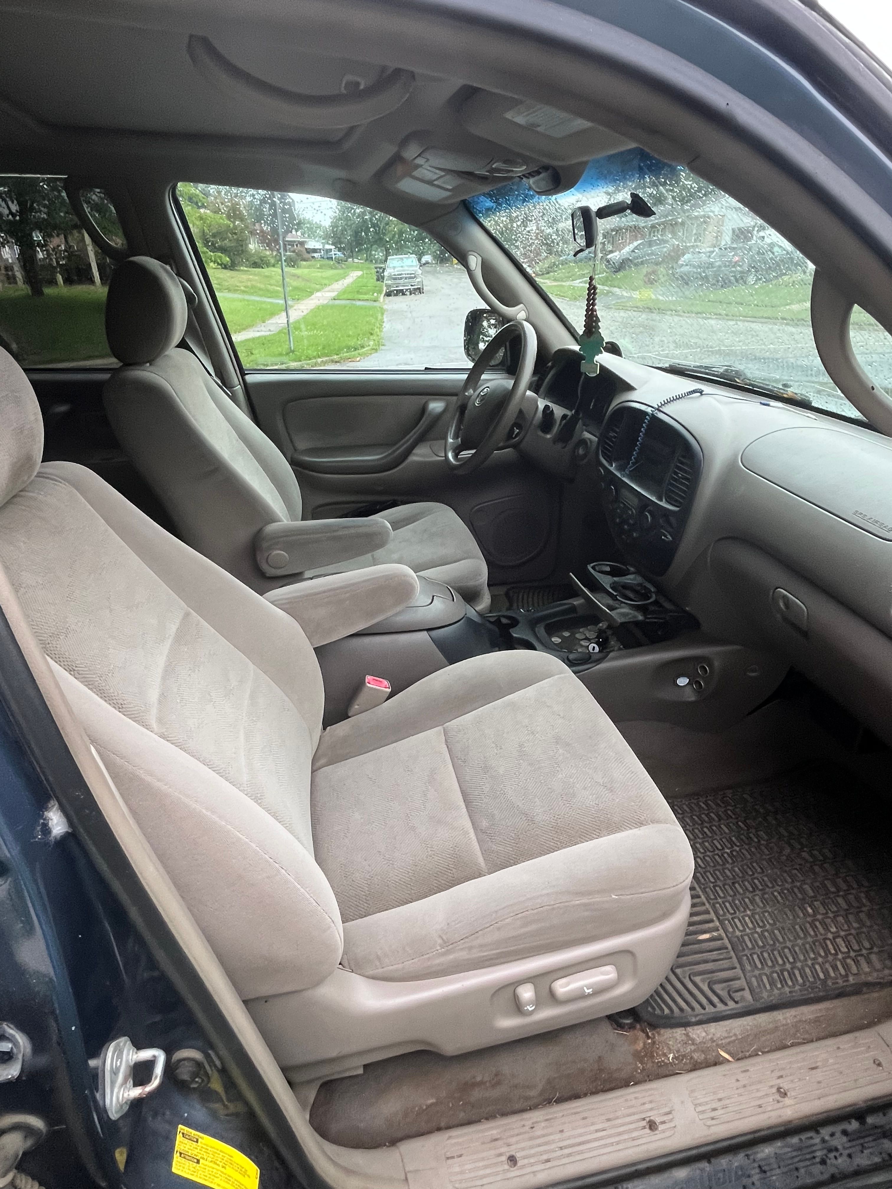 Used 2005 Toyota Sequoia SR5 AWD/4WD image 6