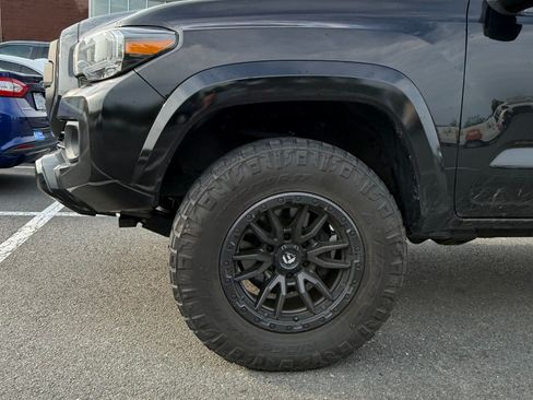 Used 2023 Toyota Tacoma TRD Sport AWD/4WD image 2