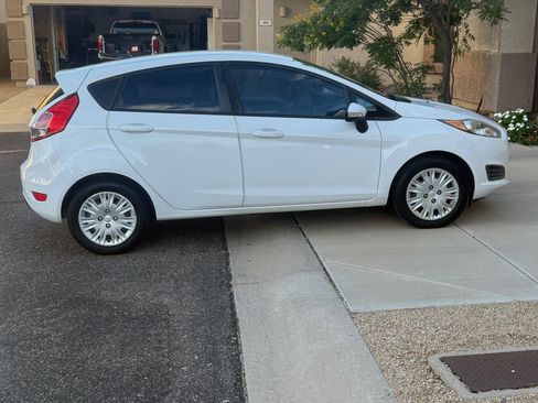 Used 2014 Ford Fiesta SE w/ SE Fuel Economy Package image 9