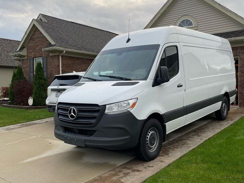 Used 2021 Mercedes-Benz Sprinter 2500 image 1