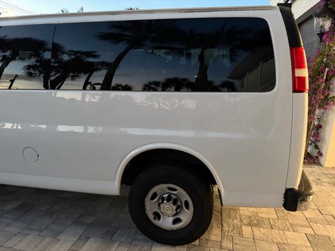 Used 2014 Chevrolet Express 3500 LT w/ LT Preferred Equipment Group image 4