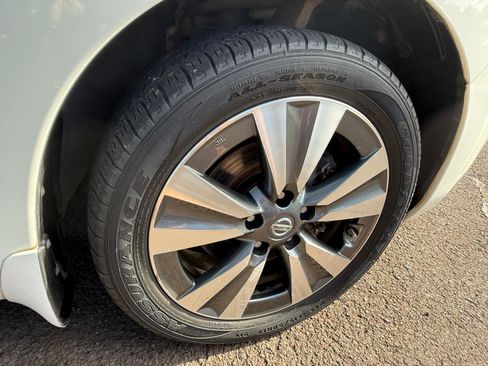 Used 2017 Nissan Leaf SV w/ Protection Package FWD image 18