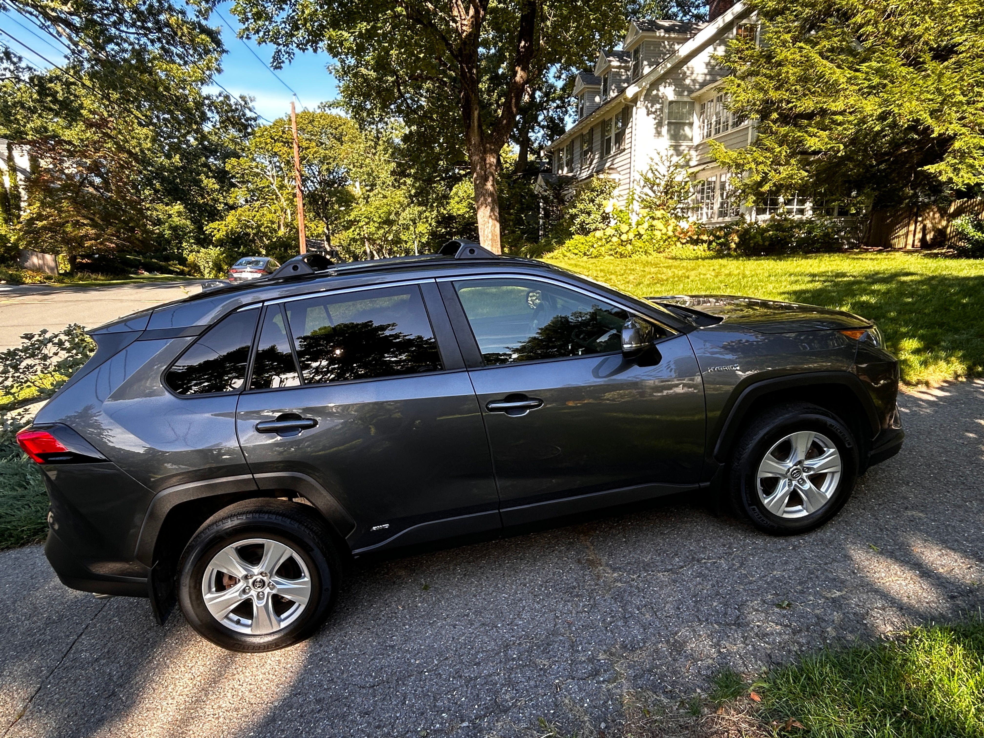 Used 2019 Toyota RAV4 LE w/ Carpet Mat Package AWD/4WD image 2