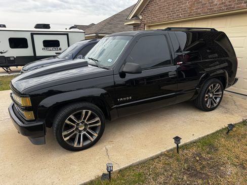 Used 1997 Chevrolet Tahoe 4WD 2-Door w/ Preferred Equipment Group 3 image 1