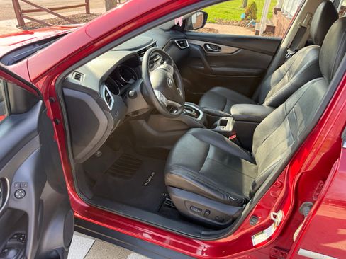 Used 2016 Nissan Rogue SV image 6