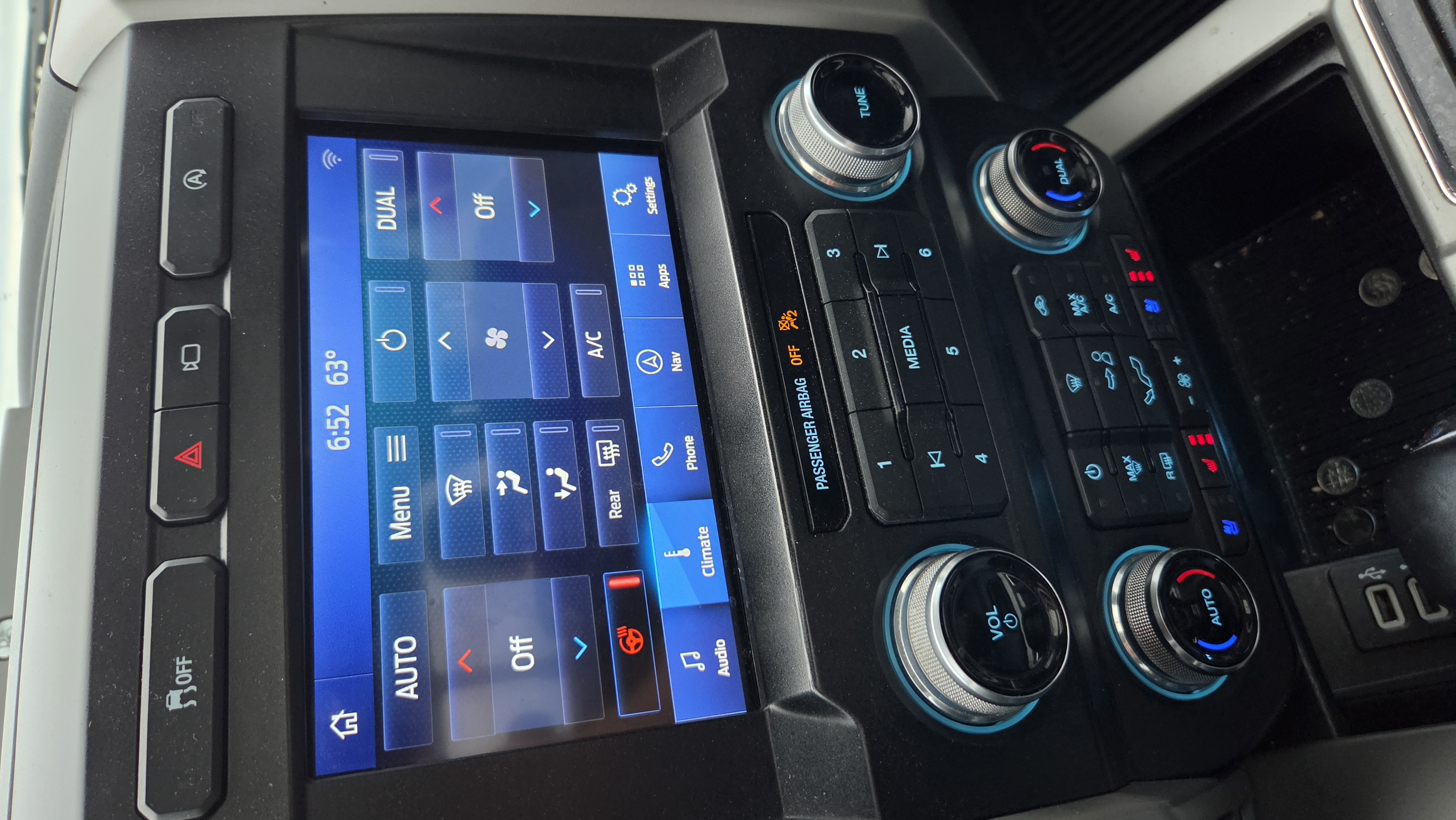 Used 2019 Ford F150 Lariat w/ Equipment Group 502A Luxury AWD/4WD image 15