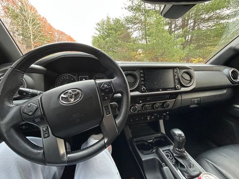 Used 2021 Toyota Tacoma TRD Sport w/ TRD Premium Sport Package image 11