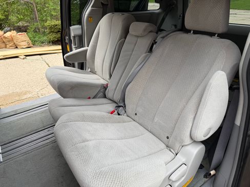 Used 2013 Toyota Sienna LE image 8