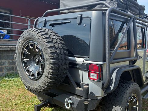 Used 2018 Jeep Wrangler Unlimited Sport image 5