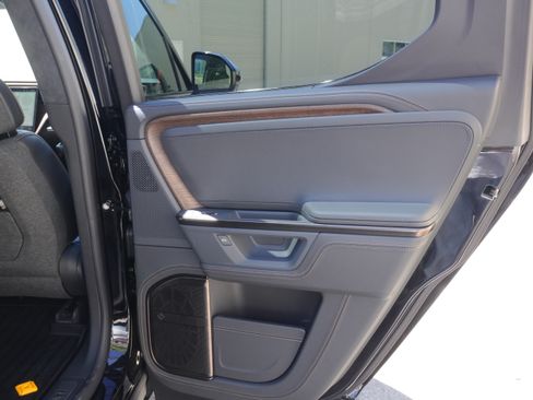 Used 2026 Rivian R1T Premium image 26