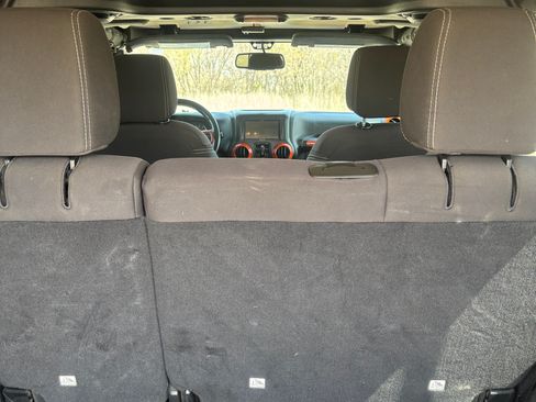 Used 2014 Jeep Wrangler Unlimited Sahara w/ Connectivity Group image 27