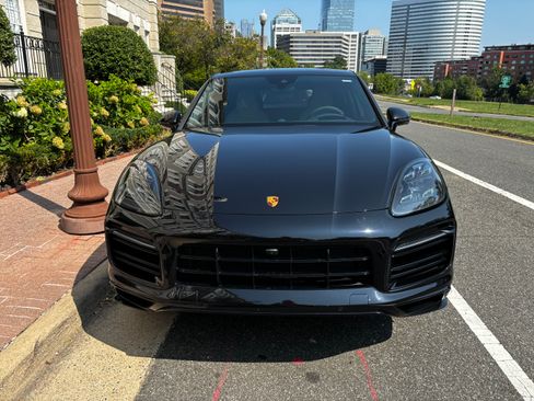 Used 2022 Porsche Cayenne S Platinum AWD/4WD image 4