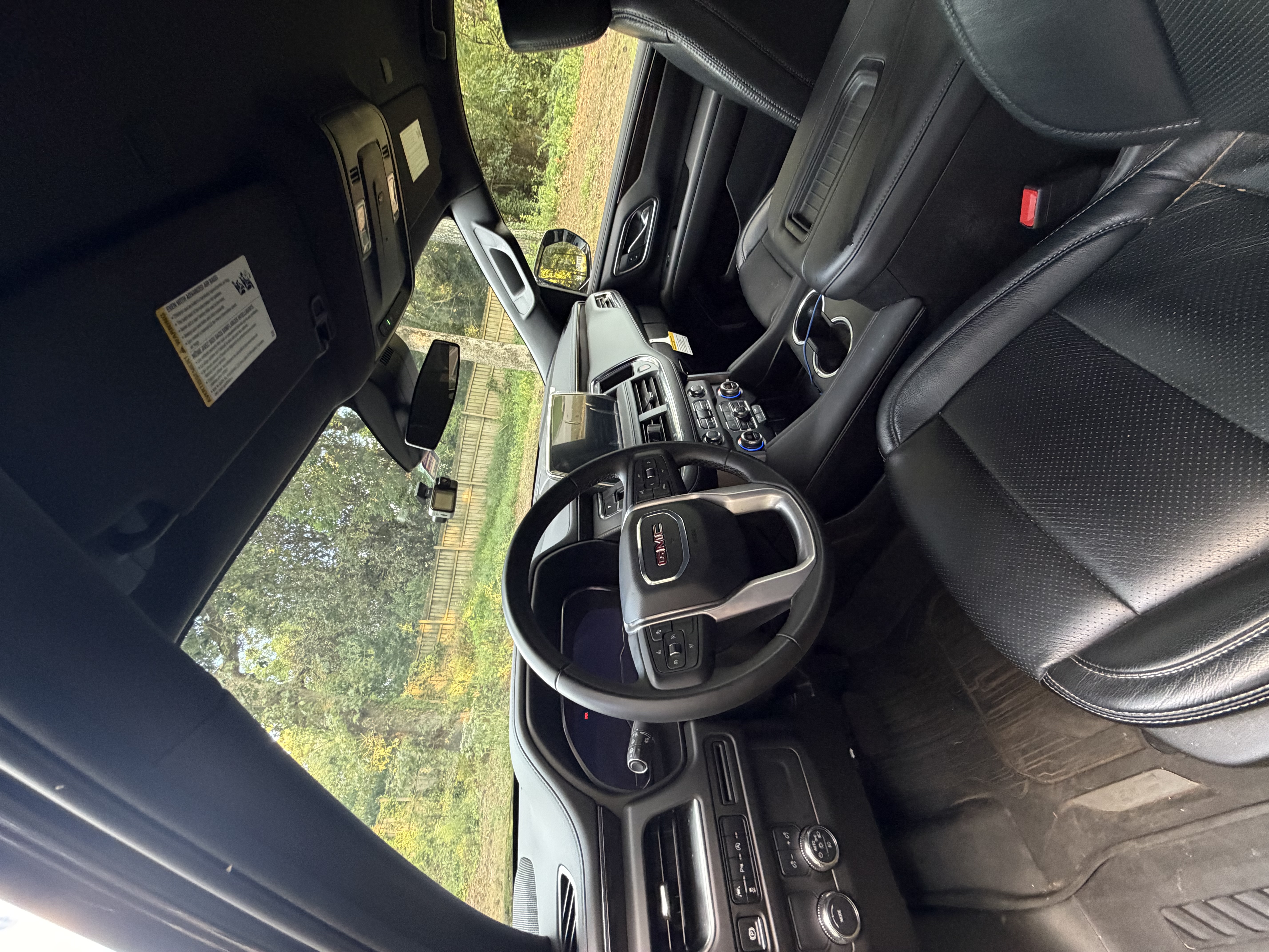 Used 2024 GMC Yukon XL SLE w/ Gmc Pro Safety Plus Package RWD image 10
