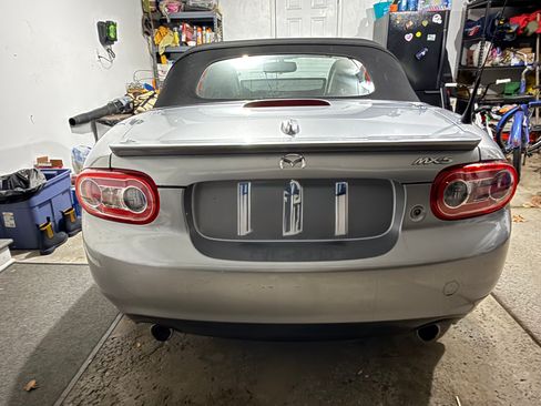 Used 2010 MAZDA MX-5 Miata Grand Touring w/ Premium Pkg image 12