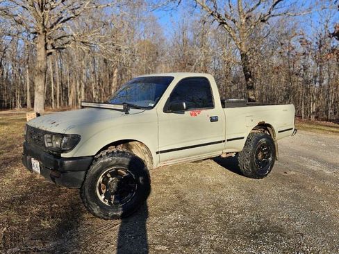Used 1995 Toyota Tacoma 4x4 Regular Cab image 1