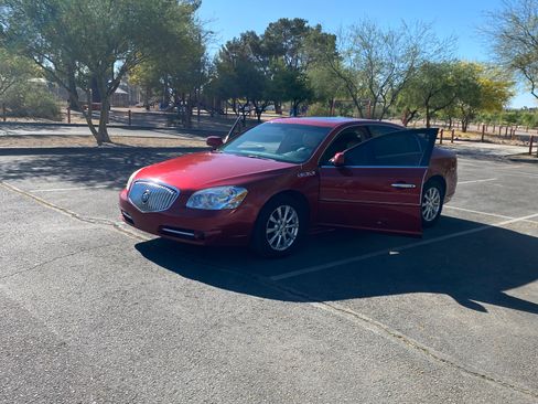 Used 2011 Buick Lucerne CXL w/ Driver Confidence Package FWD image 2