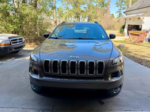 Used 2016 Jeep Cherokee Sport image 5