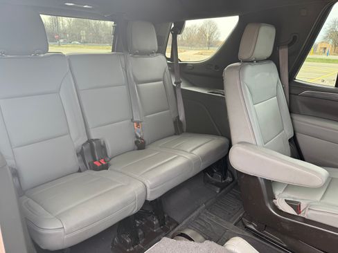Used 2022 GMC Yukon SLT w/ SLT Premium Package image 14
